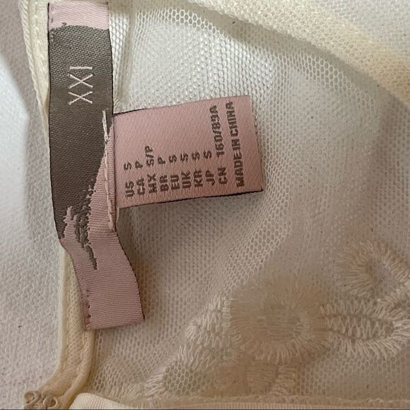 XXI forever 21 white lace dress with sweetheart lining in size small - Picture 7 of 7